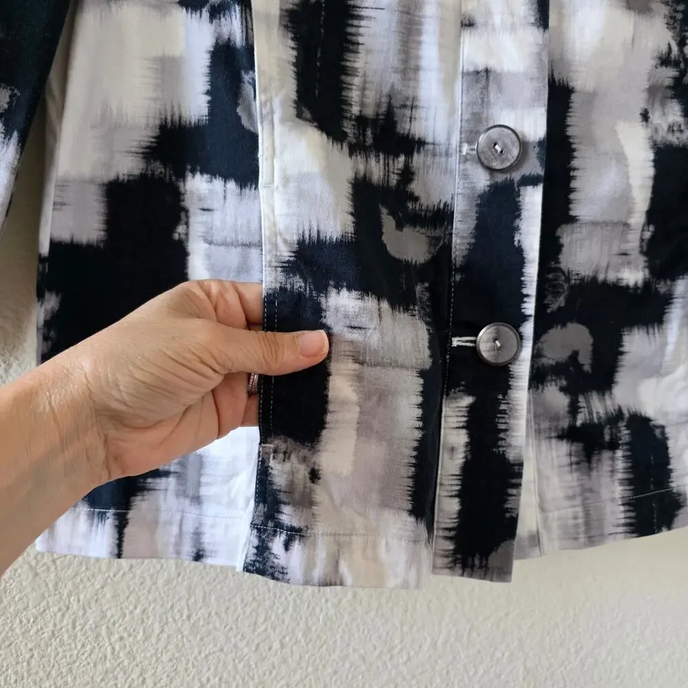Chicos Abstract Print Button Front Jacket Womens Size 1 Black Gray 3 4 Sleeve - Picture 5 of 12
